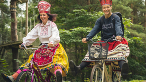 Estland Frauen auf Fahrrad Foto Visit Estonia.jpg